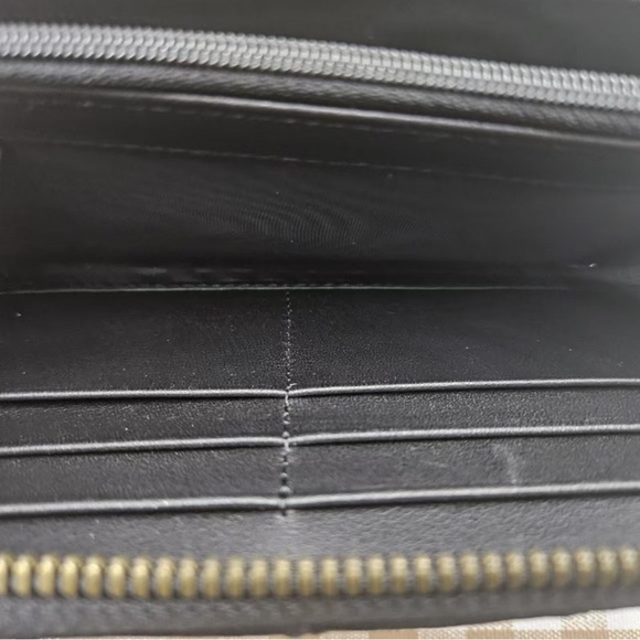 Gucci Black Chevron Wallet with Gold Logo - Picture 6 of 7